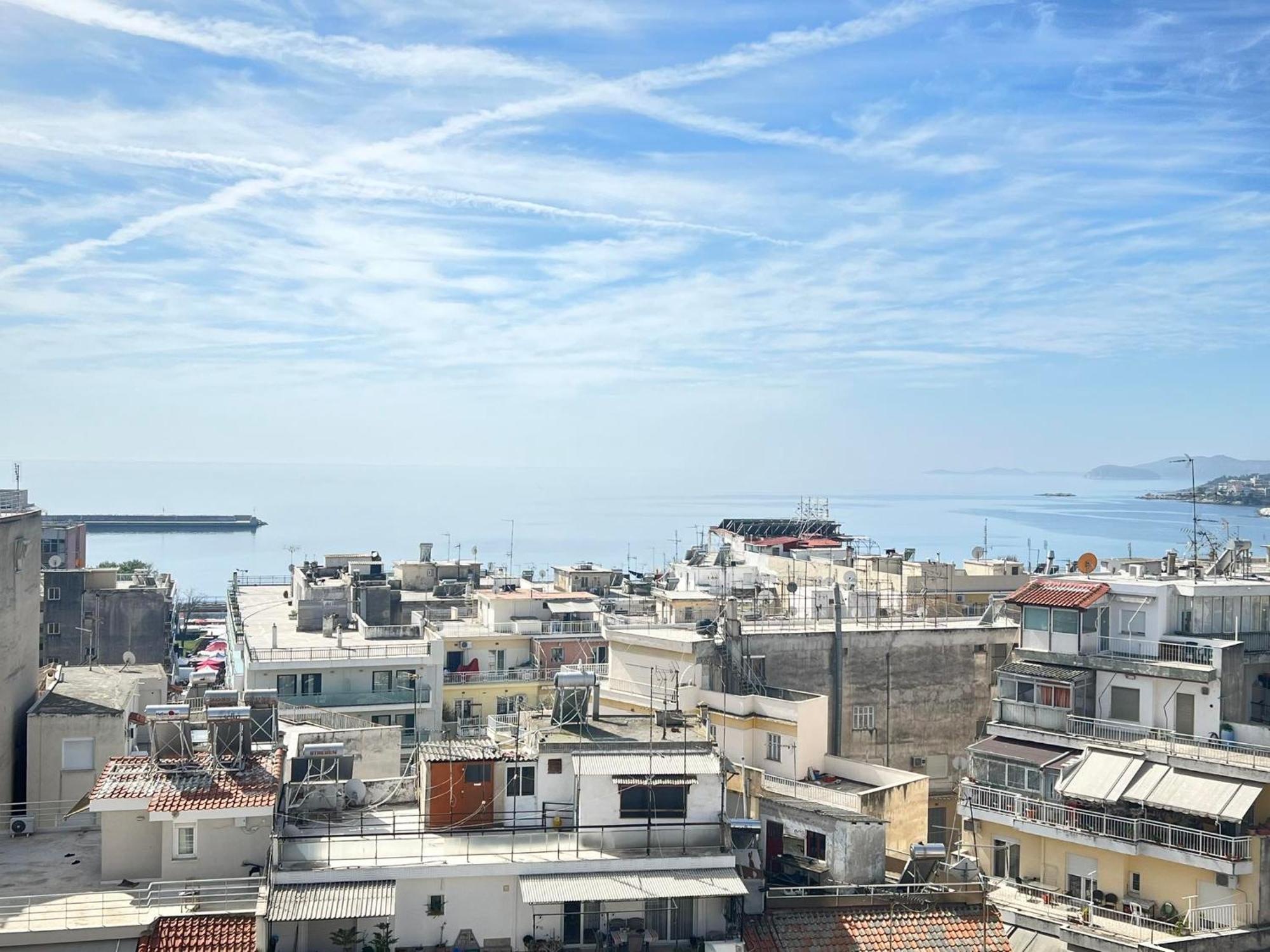 Appartement Surrounded View